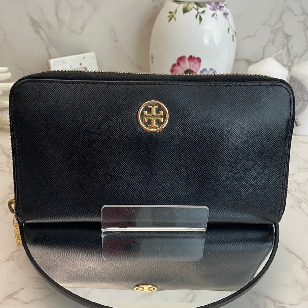 Tory Burch Black Saffiano Leather Zip-Around Continental Wallet GUC